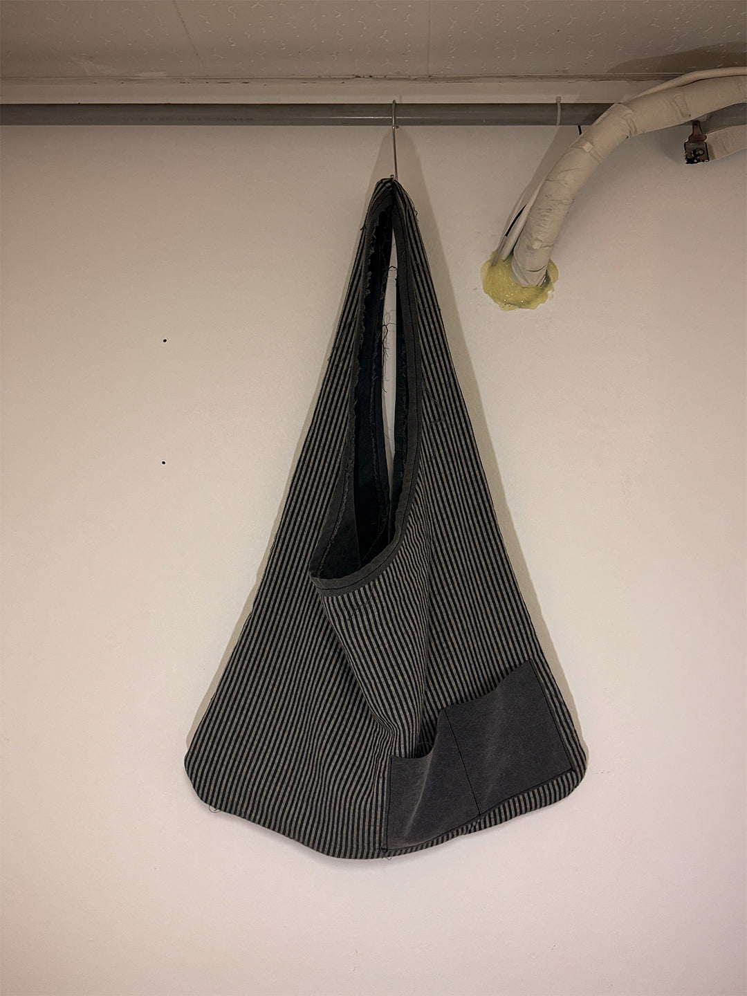Reversible Damage Hobo Bag - (black)